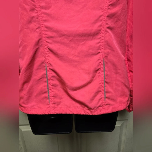 Brooks Nightlife Essential II Running Jacket Pink for Women -- Size: Med - Picture 11 of 17